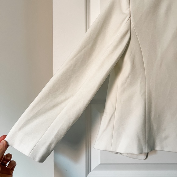 Ann Taylor White Collarless Blazer, Size 0 - Picture 3 of 6